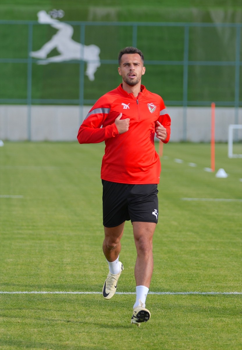 Trendyol Süper Lig ekiplerinden Atakaş Hatayspor'un 27 yaşındaki futbolcusu Kerim Alıcı, yeni...