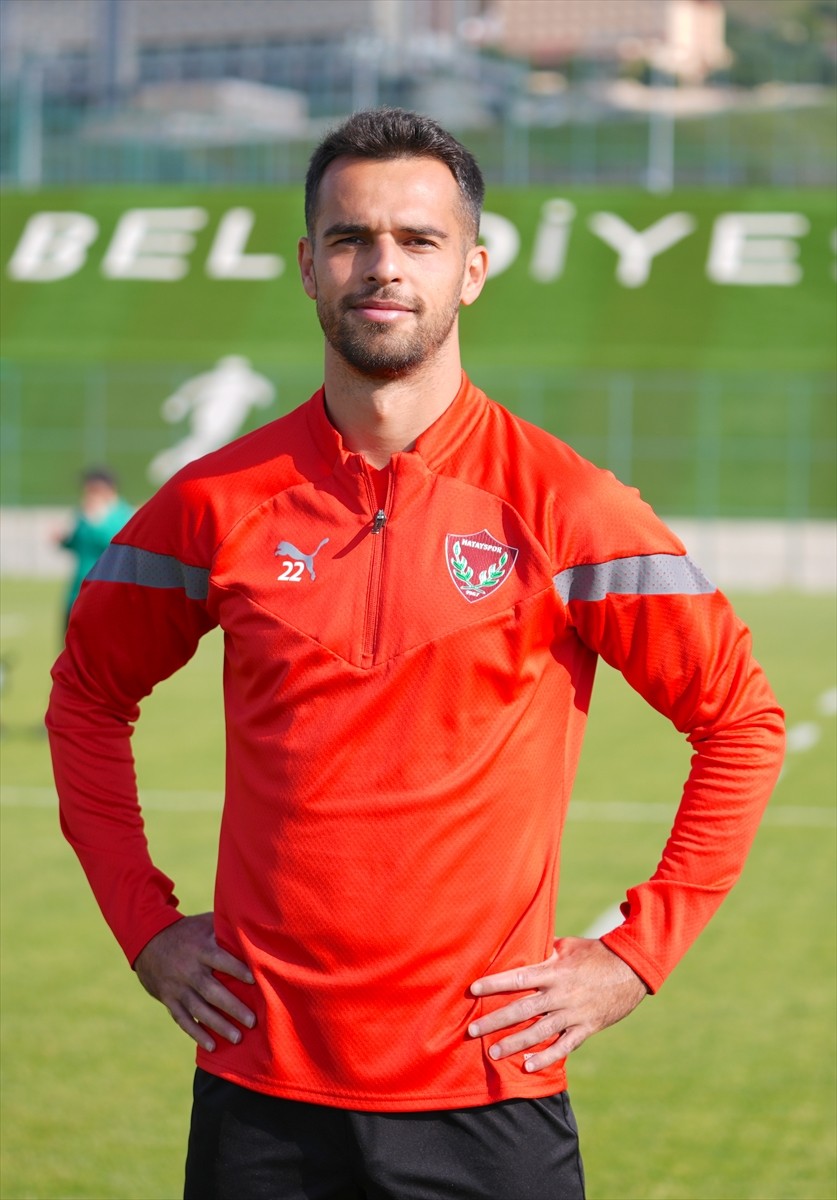 Trendyol Süper Lig ekiplerinden Atakaş Hatayspor'un 27 yaşındaki futbolcusu Kerim Alıcı, yeni...