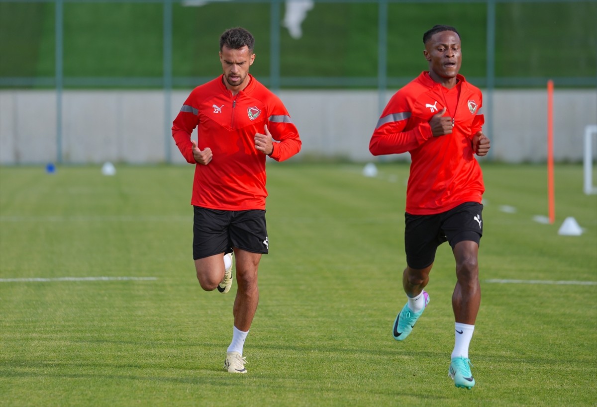 Trendyol Süper Lig ekiplerinden Atakaş Hatayspor'un 27 yaşındaki futbolcusu Kerim Alıcı, yeni...