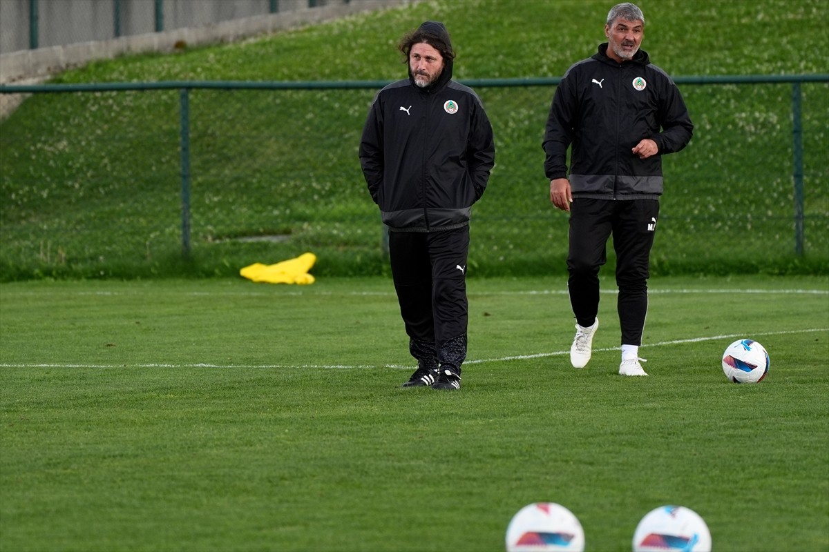 Trendyol Süper Lig ekiplerinden Corendon Alanyaspor, yeni sezon hazırlıklarına Düzce'de devam...