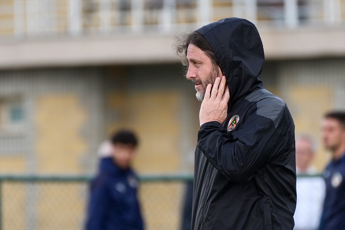 Trendyol Süper Lig ekiplerinden Corendon Alanyaspor, yeni sezon hazırlıklarına Düzce'de devam...