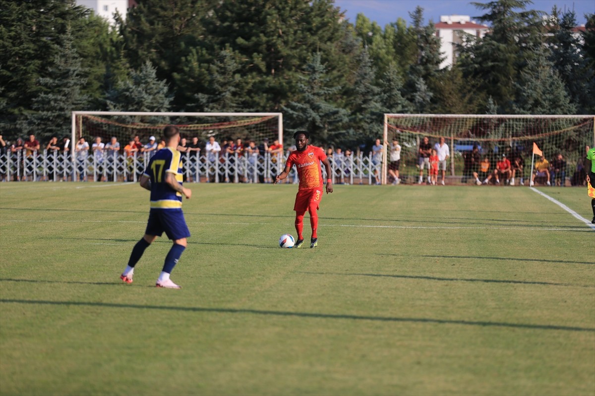 Trendyol Süper Lig ekiplerinden Mondihome Kayserispor, hazırlık maçında Trendyol 1. Lig...
