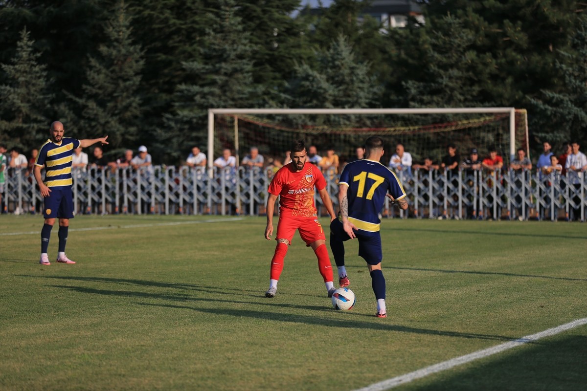 Trendyol Süper Lig ekiplerinden Mondihome Kayserispor, hazırlık maçında Trendyol 1. Lig...