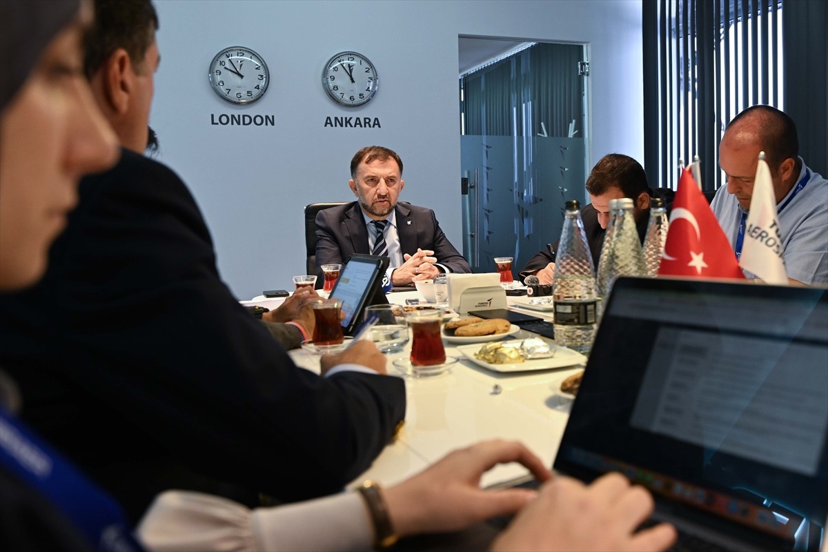 Türk Havacılık Uzay Sanayii (TUSAŞ) Genel Müdürü Mehmet Demiroğlu, İngiltere'de düzenlenen ve...