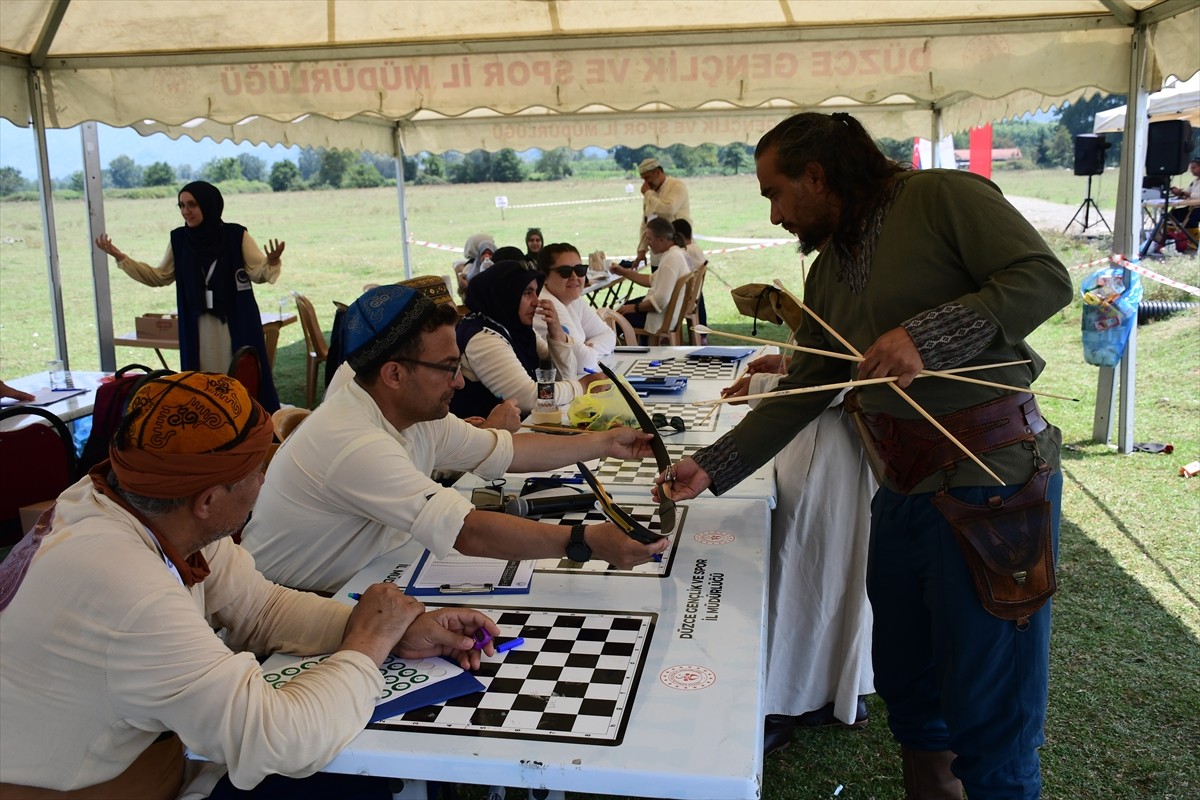 Türkiye Geleneksel Türk Okçuluk Federasyonu tarafından Düzce'de düzenlenen "Konuralp Hava Koşusu"...