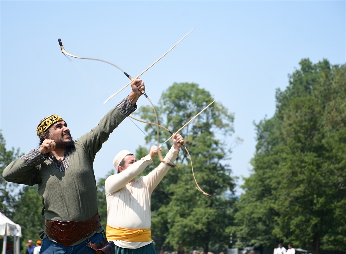 Türkiye Geleneksel Türk Okçuluk Federasyonu tarafından Düzce'de düzenlenen "Konuralp Hava Koşusu"...