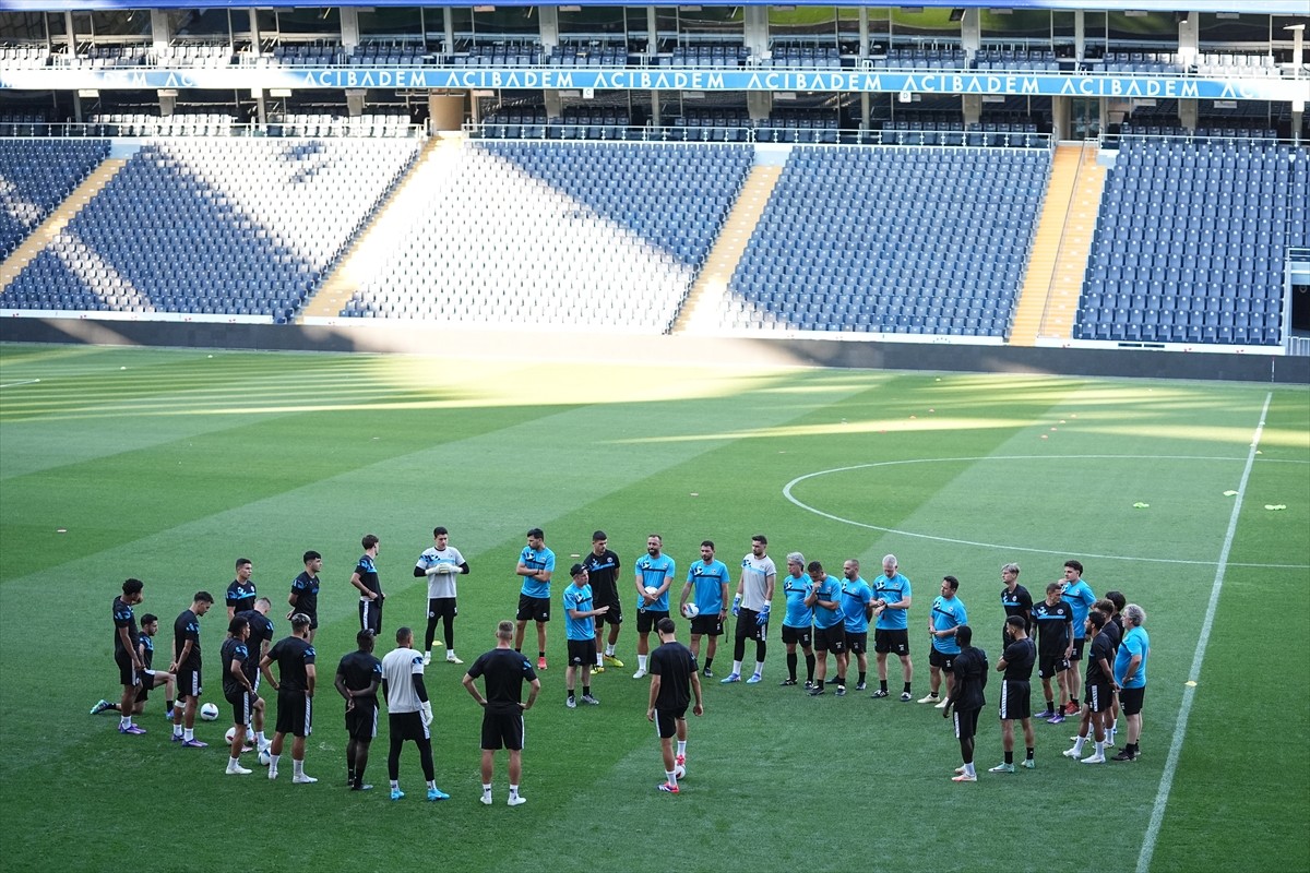 UEFA Şampiyonlar Ligi 2. eleme turu rövanş maçında yarın Fenerbahçe'ye konuk olacak Lugano...