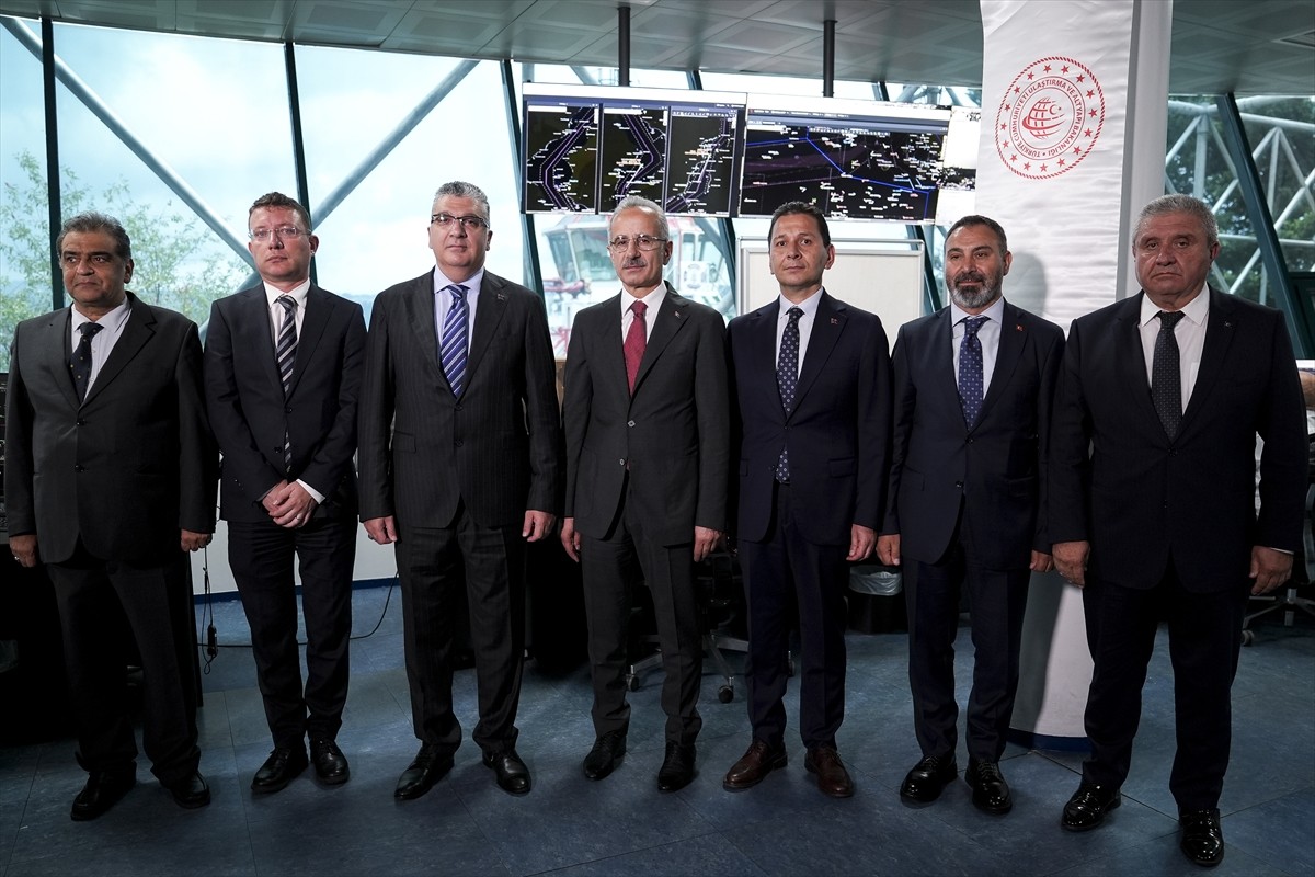 Ulaştırma ve Altyapı Bakanı Abdulkadir Uraloğlu (sağ 2), İstanbul Boğazı'nın güvenliğini sağlayan...