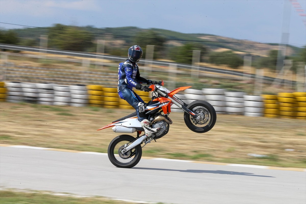 Uluslararası Motosiklet Federasyonu (FIM) tarafından düzenlenen Dünya Dayanıklılık Şampiyonası'nın...