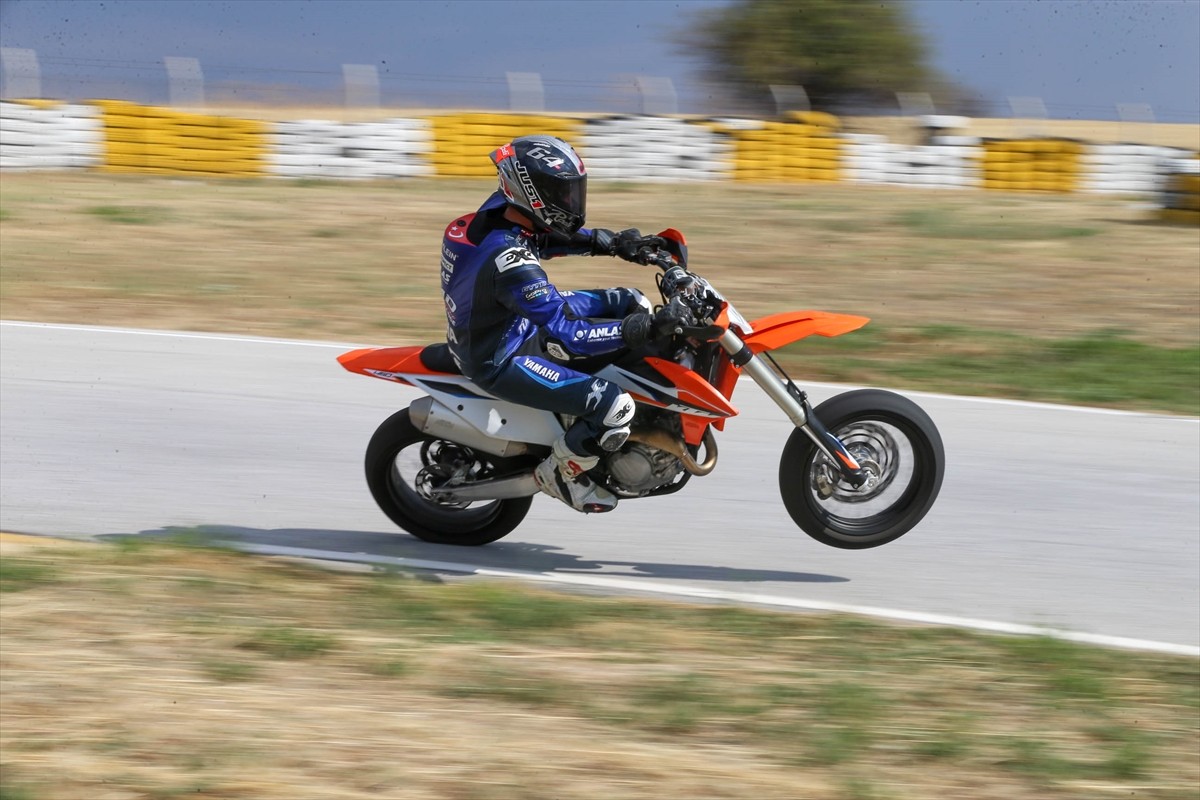 Uluslararası Motosiklet Federasyonu (FIM) tarafından düzenlenen Dünya Dayanıklılık Şampiyonası'nın...