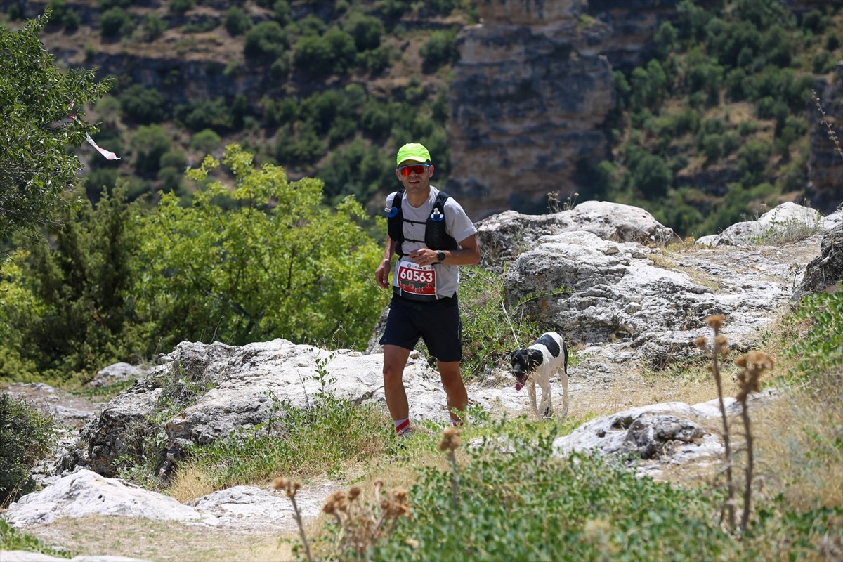 Uşak'ın Ulubey ilçesindeki dünyanın en büyük kanyonları arasında yer alan Ulubey Kanyonu'nda bu...