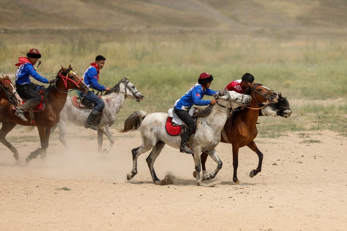 Van'ın Erciş ilçesinde yaşayan Kırgızlar, son hanları Rahmankul Han'ı doğumunun 110. yılında...