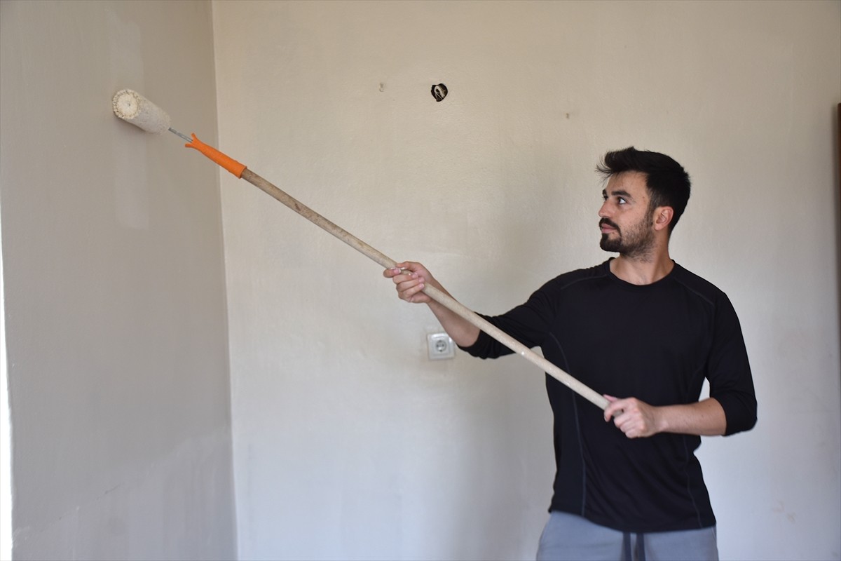 Van'ın İpekyolu ilçesinde Aile ve Sosyal Hizmetler İl Müdürlüğü görevlileri ile gönüllüler, sağlık...