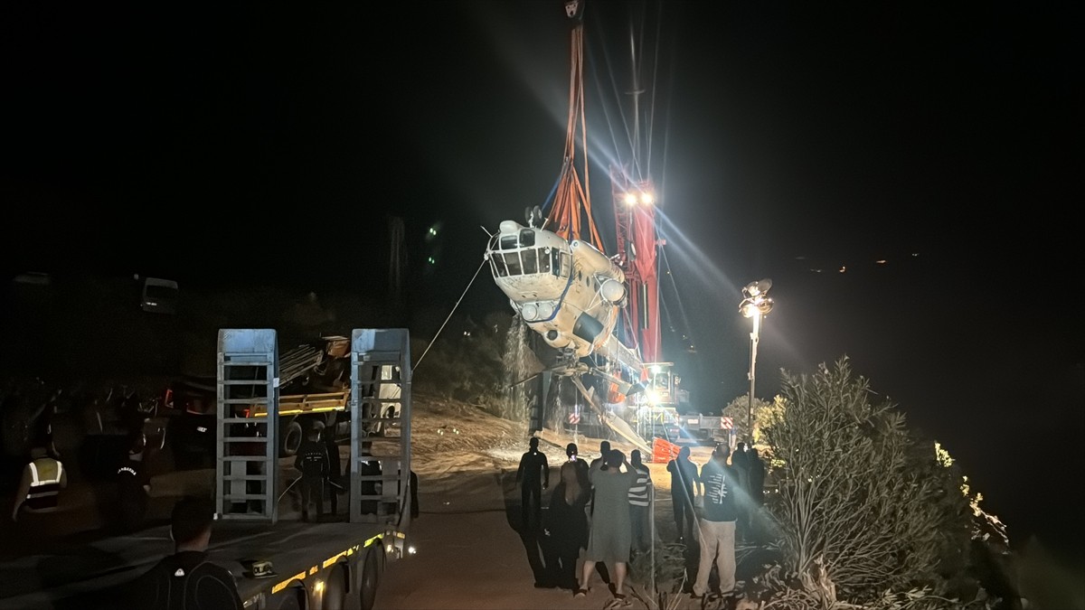 Adana'nın Kozan ilçesinde, 2 Ağustos'ta orman yangınına müdahale ederken baraj gölüne düşen...