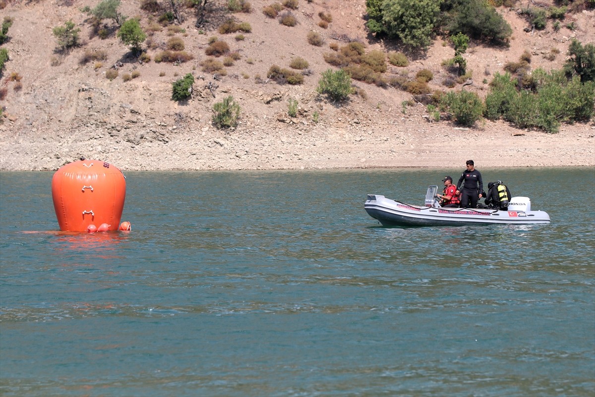 Adana'nın Kozan ilçesinde, 2 Ağustos'ta orman yangınına müdahale ederken baraj gölüne düşen...
