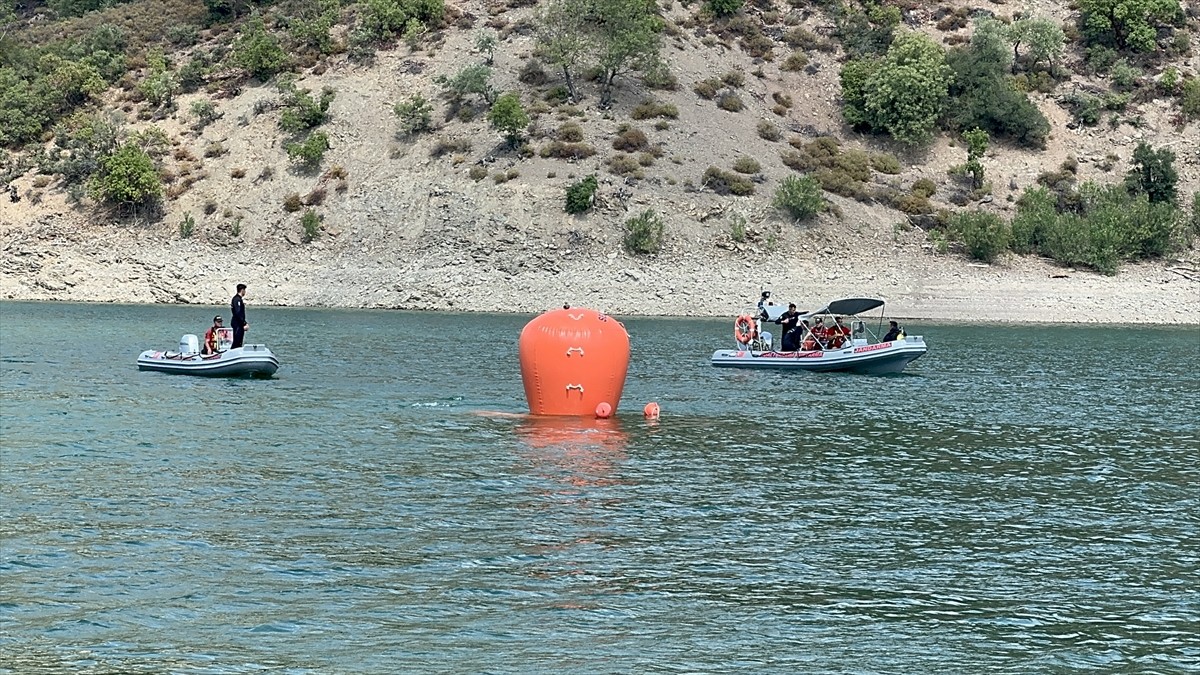 Adana'nın Kozan ilçesinde, 2 Ağustos'ta orman yangınına müdahale ederken baraj gölüne düşen...