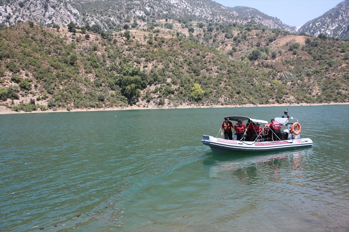Adana'nın Kozan ilçesinde jandarma ekipleri, 2 Ağustos'ta orman yangınına müdahale eden...
