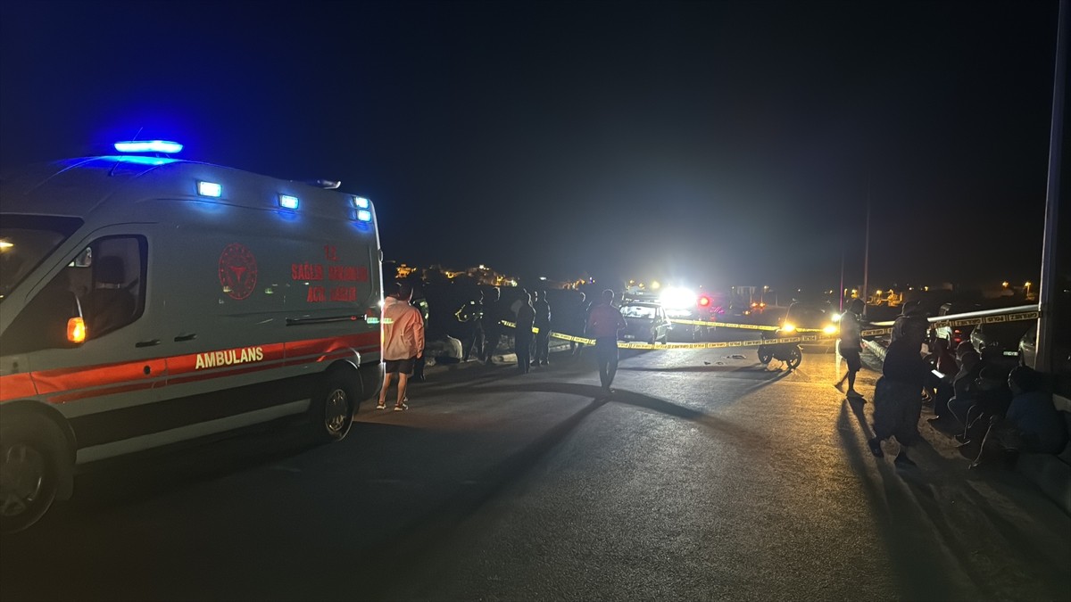 Adıyaman'da devrilen motosikletin sürücüsü hayatını kaybetti. Bölgeye 112 Acil Sağlık, jandarma ve...