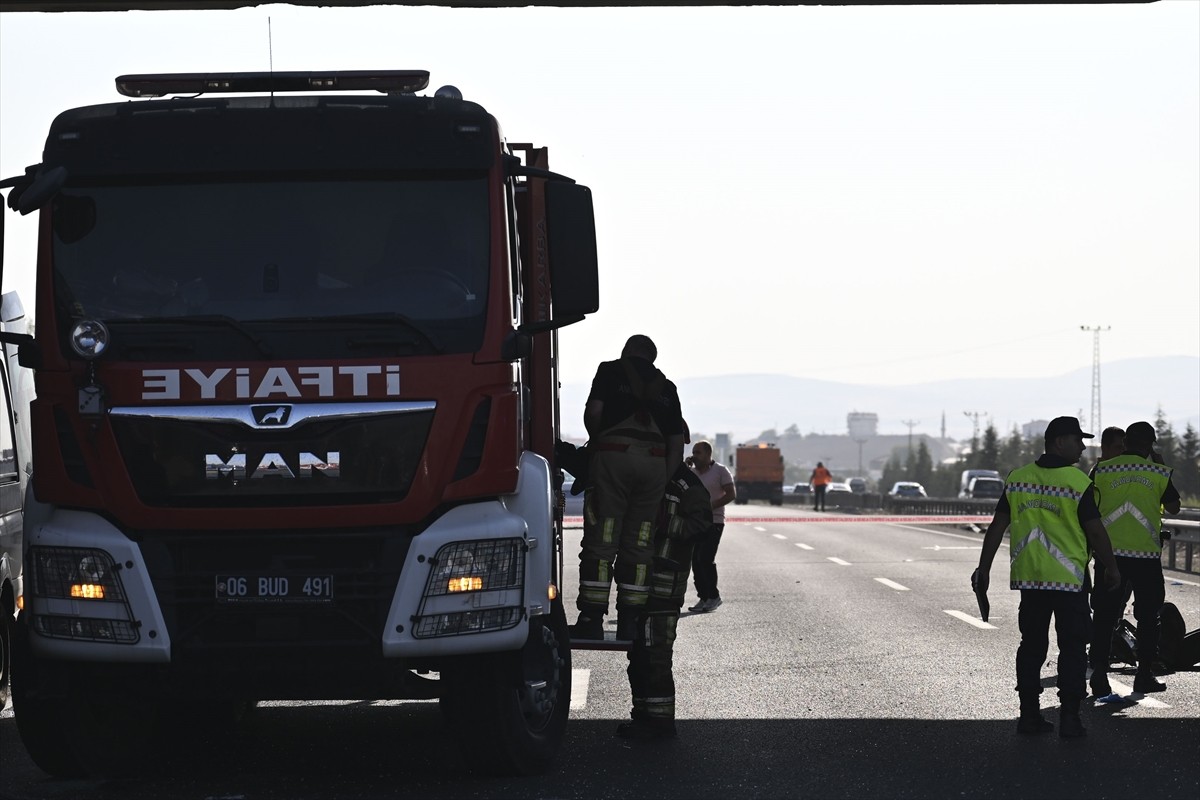 Ankara'nın Polatlı ilçesi yakınlarında yolcu otobüsünün köprü ayağına çarpması sonucu ilk...