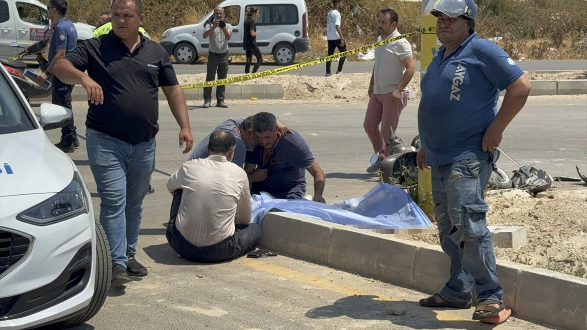 Antalya'nın Kepez ilçesinde otomobil ile motosikletin çarpışması sonucu 1 kişi öldü, 1 kişi...