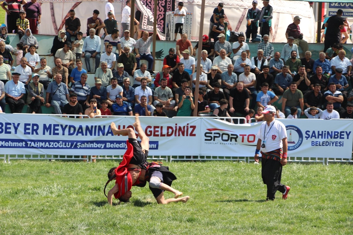Aşırtmalı Aba Güreşi Türkiye Şampiyonası, Gaziantep'te başladı. Türkiye Geleneksel Güreşler...