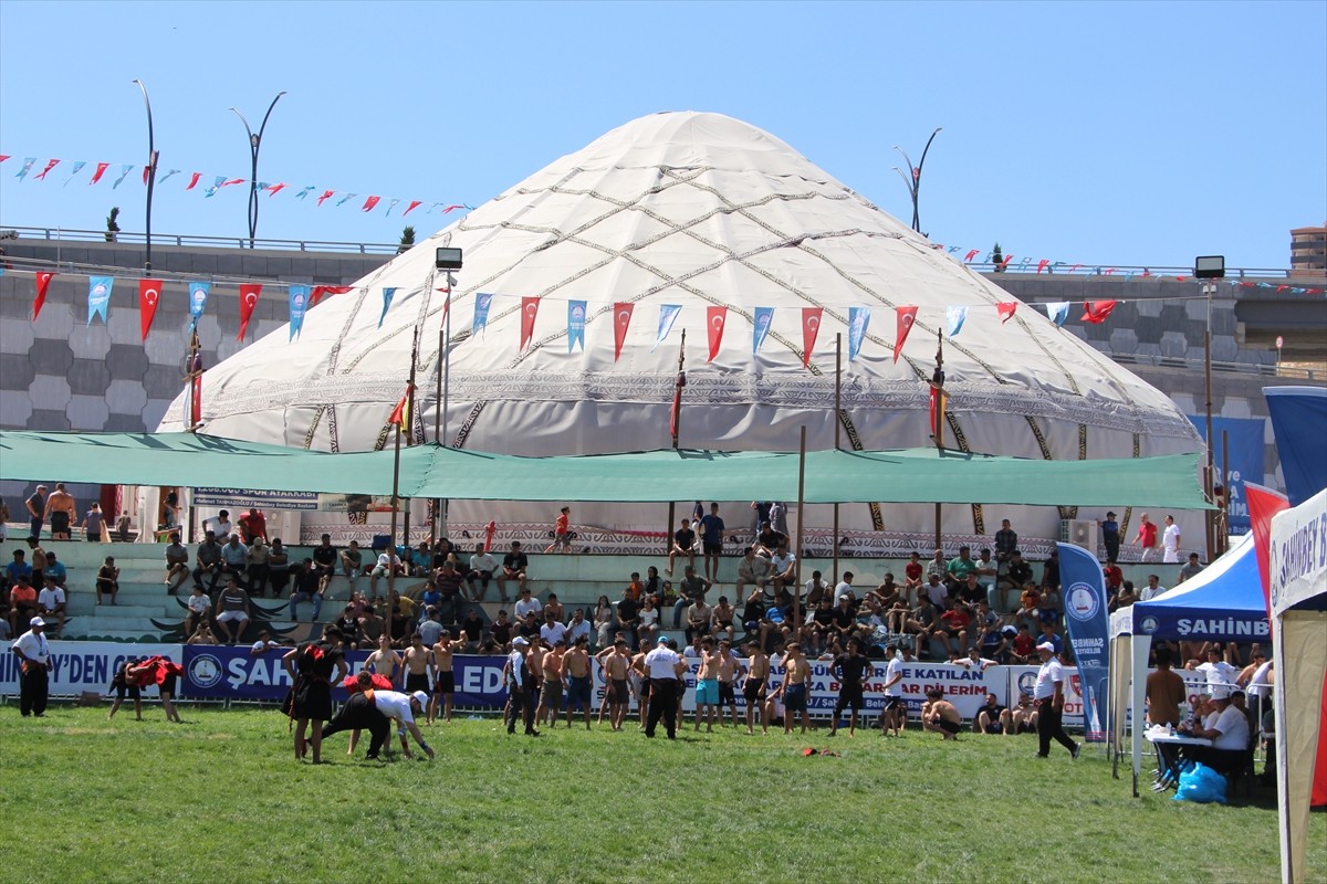 Aşırtmalı Aba Güreşi Türkiye Şampiyonası, Gaziantep'te başladı. Türkiye Geleneksel Güreşler...