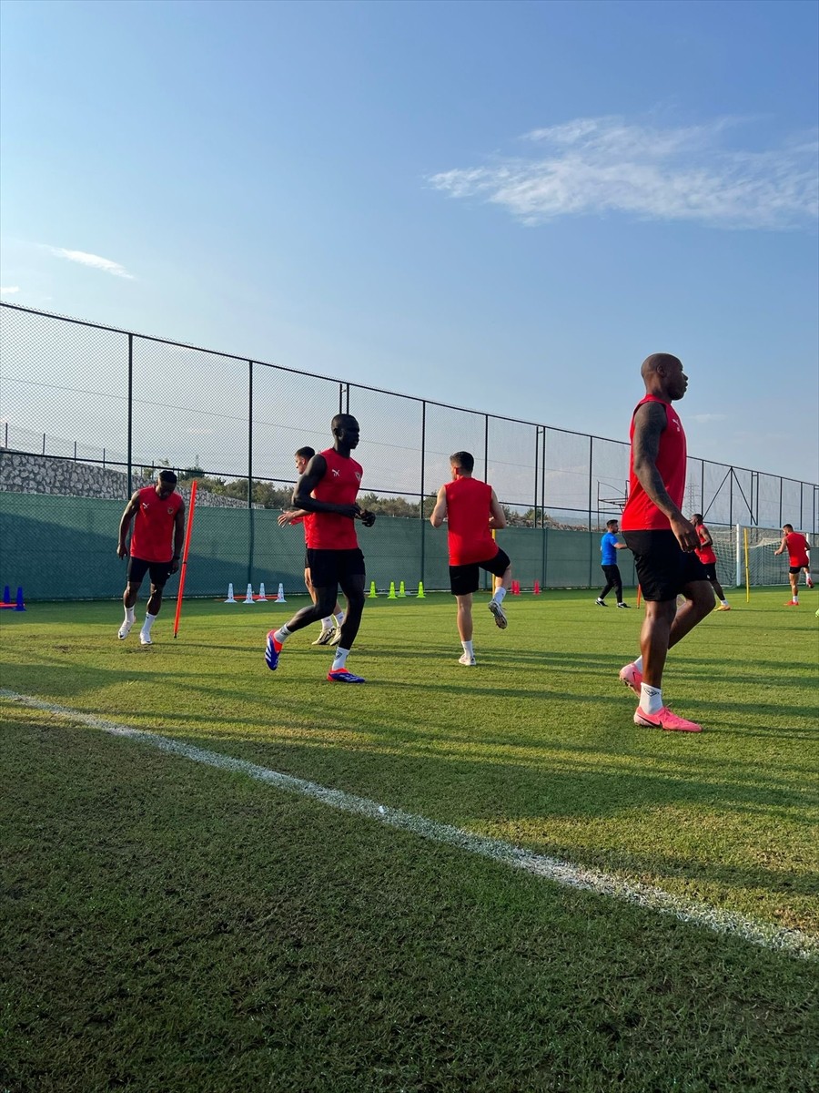 Atakaş Hatayspor, Trendyol Süper Lig'in ilk haftasında deplasmanda oynayacağı Galatasaray maçının...