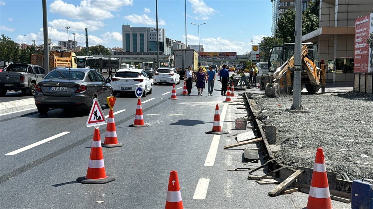 Bahçelievler ve Avcılar'da yapılan "beyaz yol" çalışması ve elektrik altyapı çalışmaları nedeniyle...