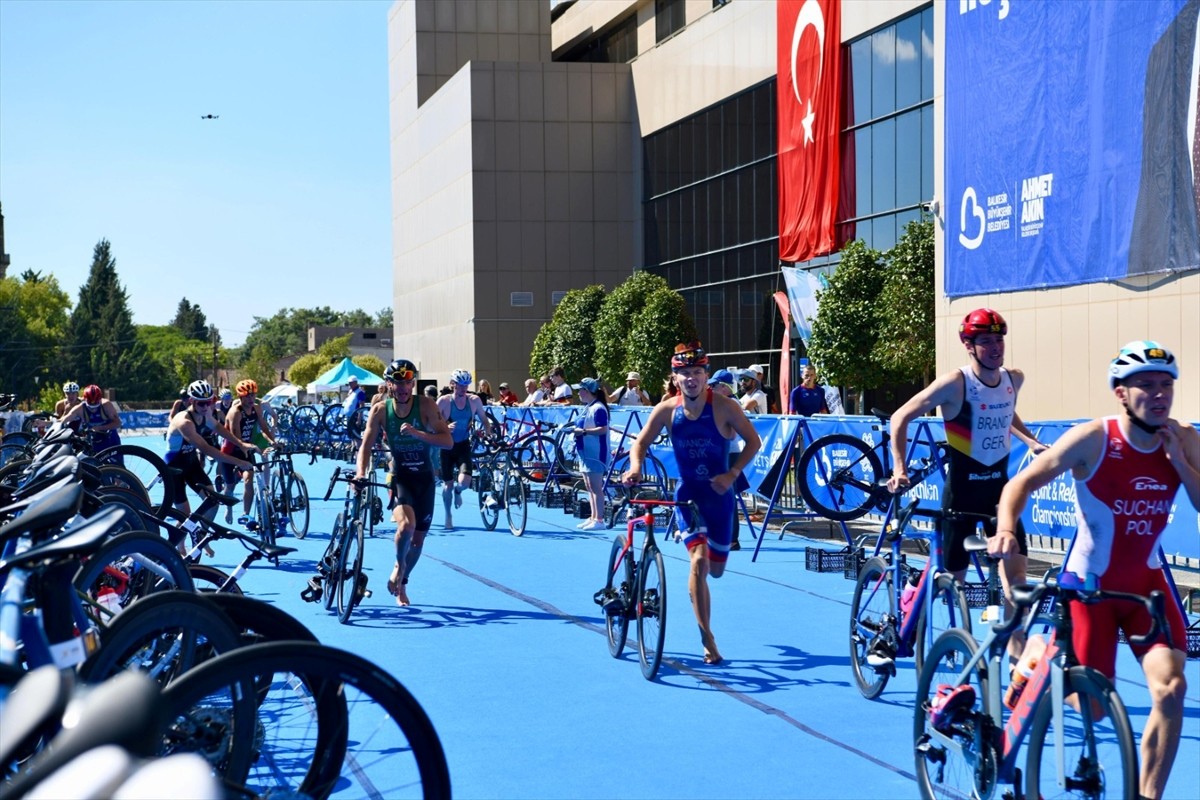 Balıkesir Büyükşehir Belediyesi ve Türkiye Triatlon Federasyonunun işbirliğiyle organize edilen...