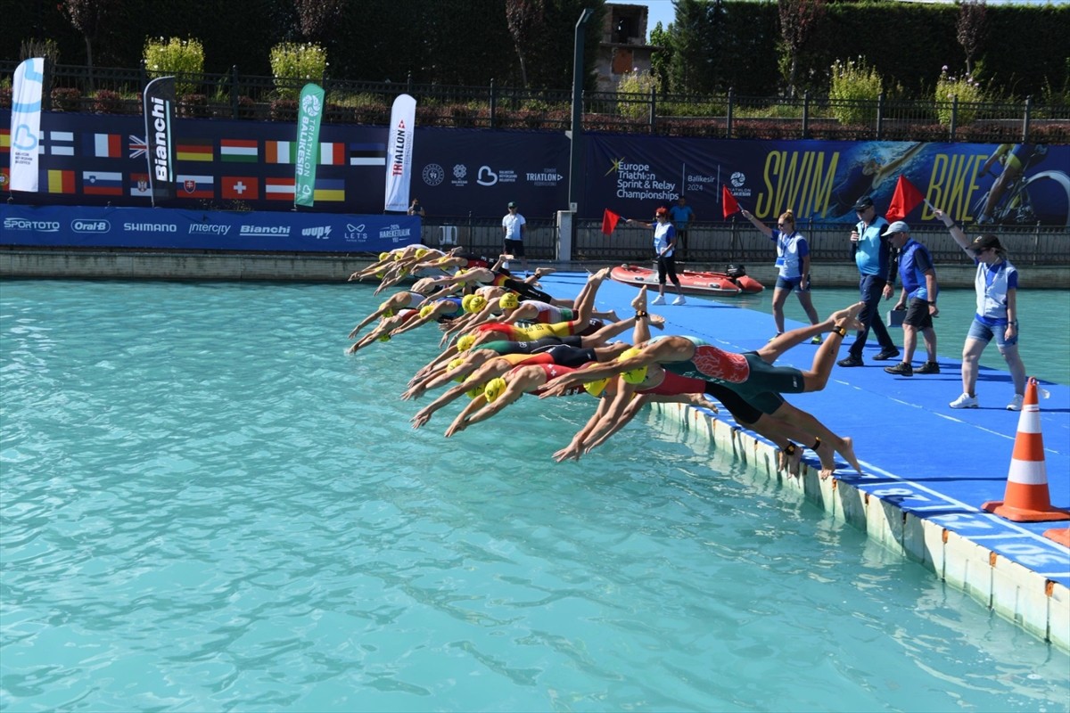 Balıkesir Büyükşehir Belediyesi ve Türkiye Triatlon Federasyonunun işbirliğiyle organize edilen...