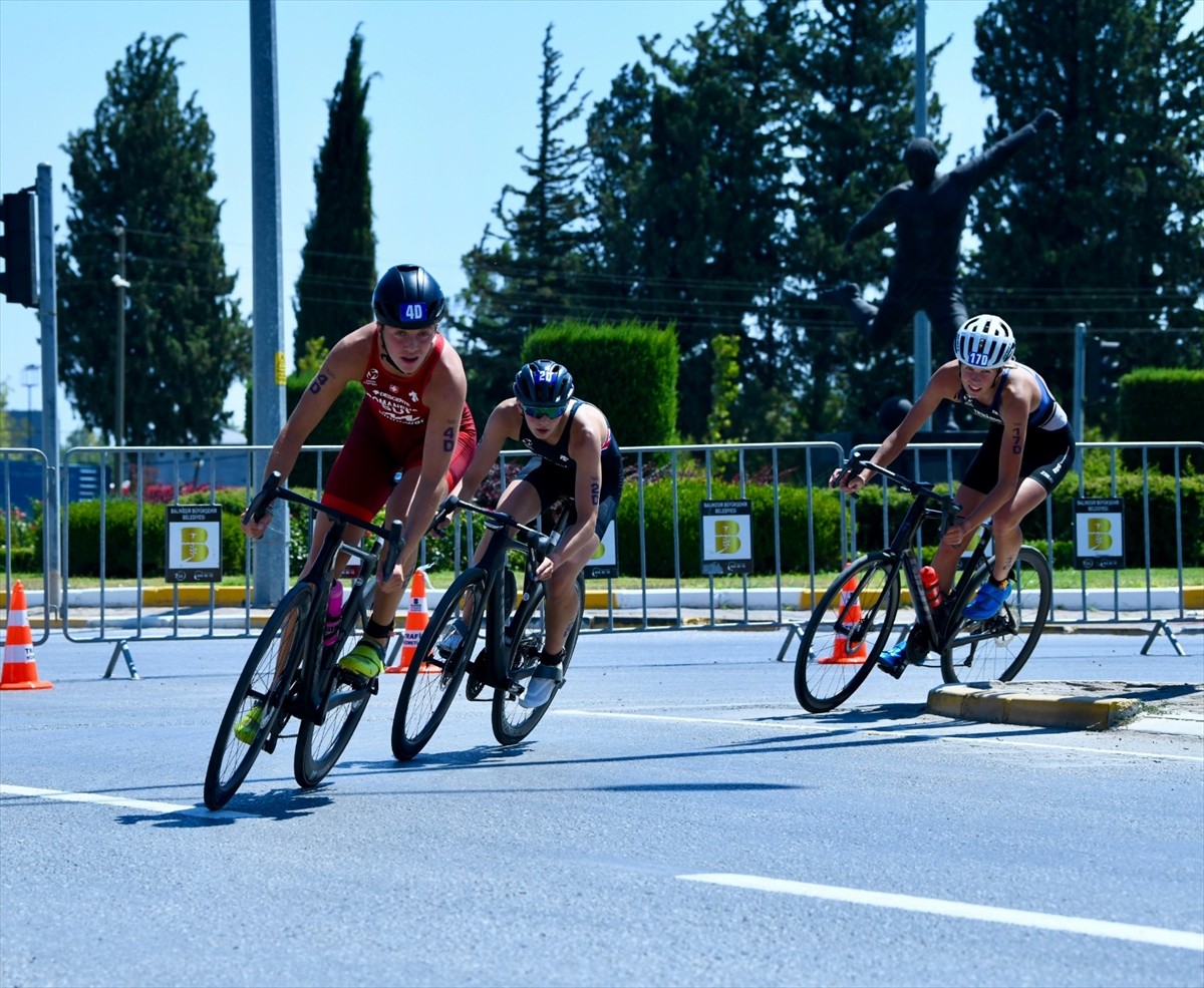 Balıkesir Büyükşehir Belediyesi ve Türkiye Triatlon Federasyonunun işbirliğiyle organize edilen...