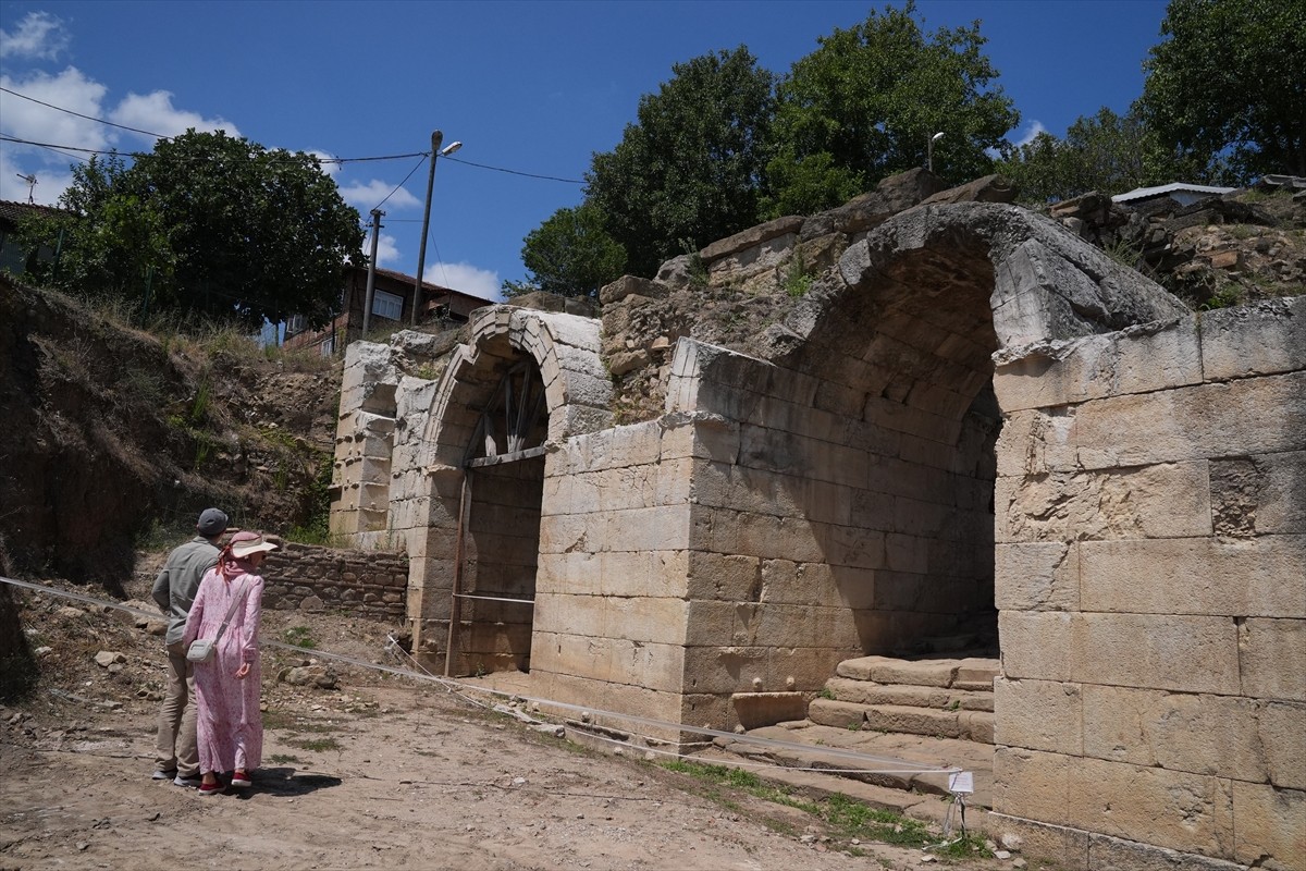 Bu yıl 3'üncüsü düzenlenen "Dünya Düzce Günleri", Prusias ad Hypium Antik Kenti ziyaretiyle...