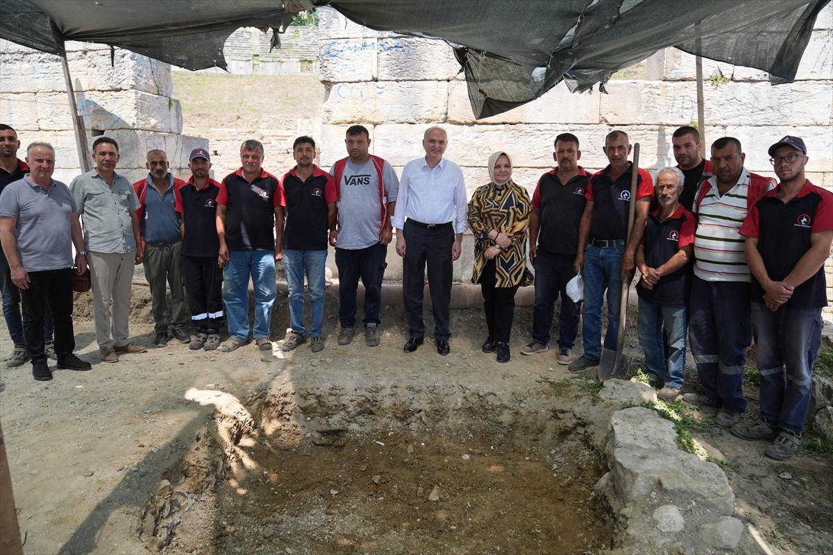 Bu yıl 3'üncüsü düzenlenen "Dünya Düzce Günleri", Prusias ad Hypium Antik Kenti ziyaretiyle...