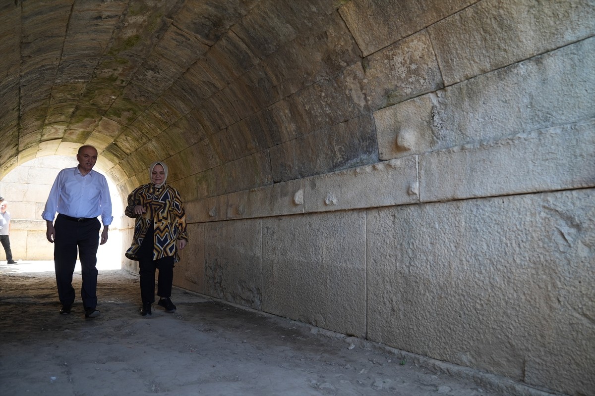 Bu yıl 3'üncüsü düzenlenen "Dünya Düzce Günleri", Prusias ad Hypium Antik Kenti ziyaretiyle...