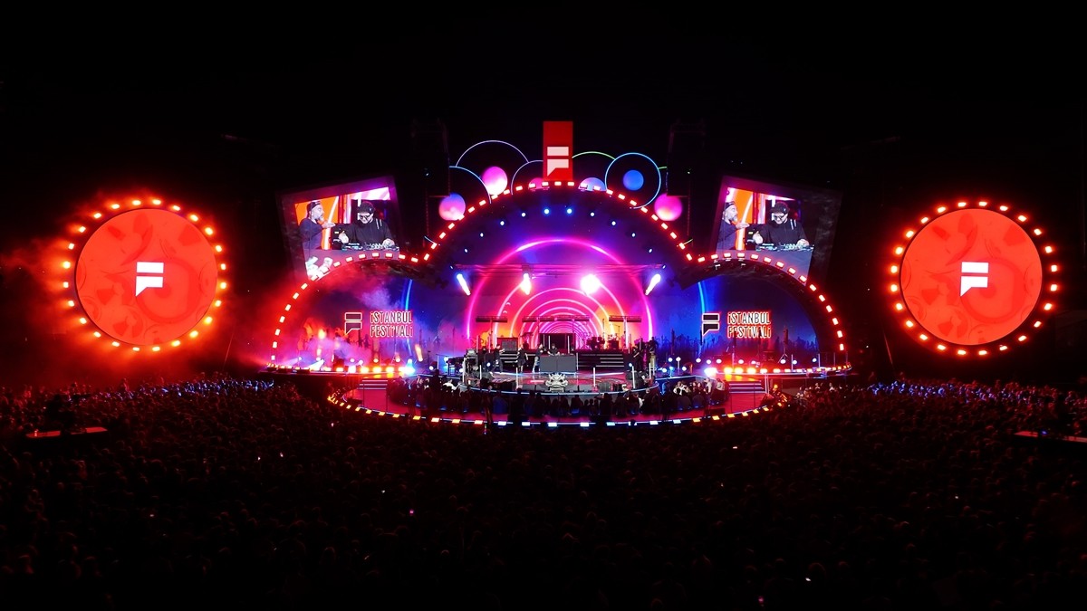 Bu yıl üçüncüsü düzenlenen "İstanbul Festivali", Manga konseriyle Festival Park Yenikapı'da...