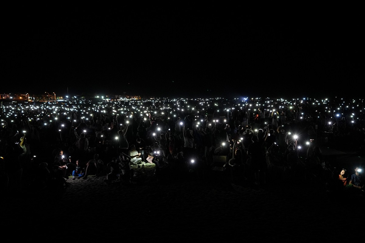 Bursa'nın Karacabey ilçesinde binlerce kişi "Perseid meteor yağmuru"nu gözlemledi. Sosyal medya...