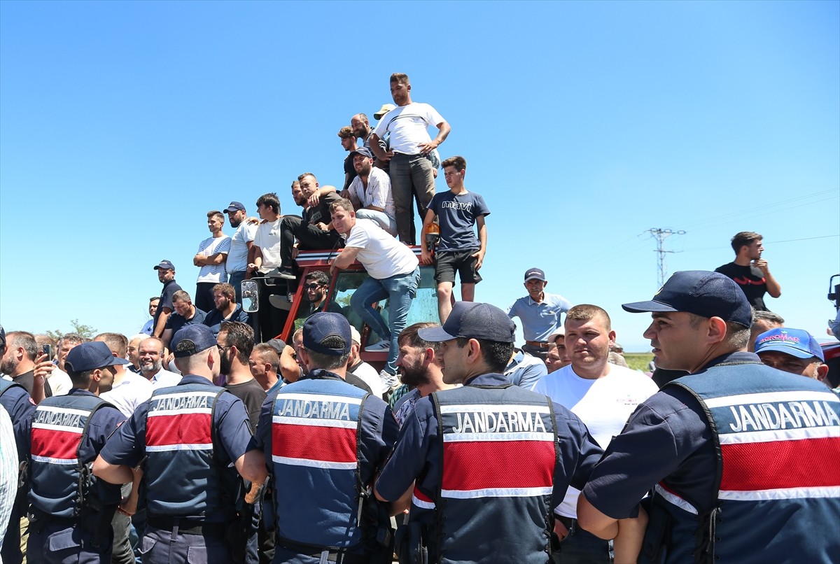 Bursa'nın Karacabey ve Mustafakemalpaşa ilçelerindeki domates üreticileri, "salça fabrikalarının...