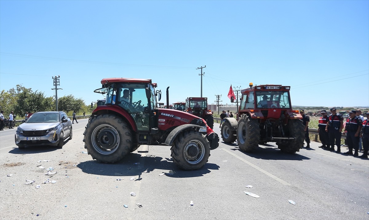 Bursa'nın Karacabey ve Mustafakemalpaşa ilçelerindeki domates üreticileri, "salça fabrikalarının...