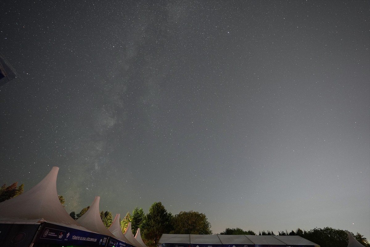 Bursa Uludağ'da TÜBİTAK'ın 26. Gökyüzü Gözlem Etkinliği başladı. Kirazlıyayla mevkiinde kurulan...