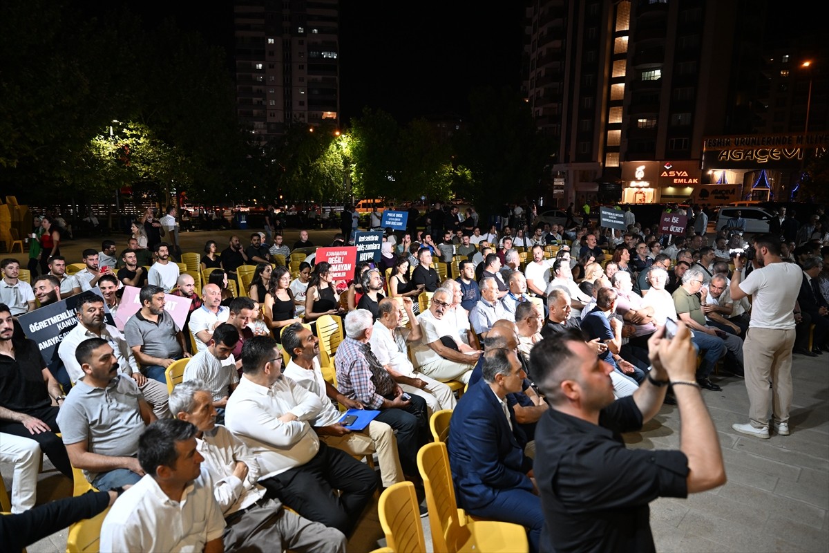 CHP Genel Başkan Yardımcısı Suat Özçağdaş (sağ2), Gaziantep'te partisinin il başkanlığını ziyaret...