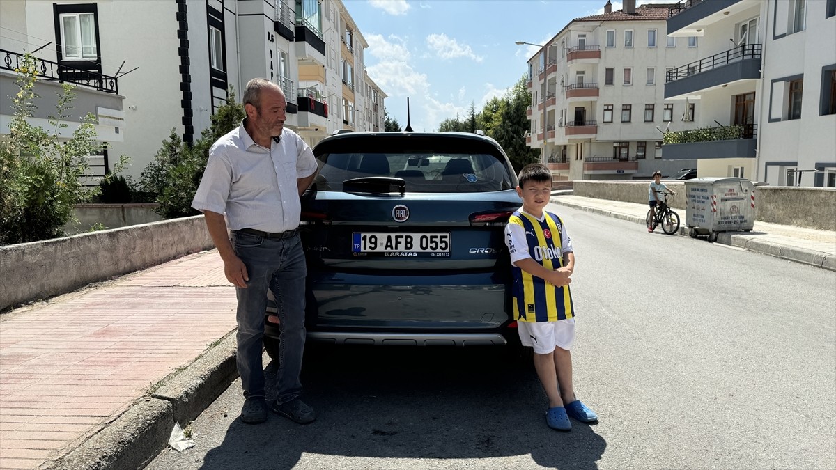 Çorum Emniyet Müdürü Arif Pehlivan (solda), sosyal medya hesabından yayınladığı video ile adının...