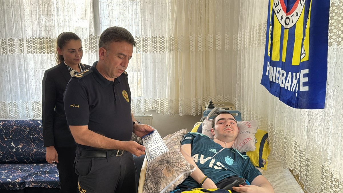 Çorum Emniyet Müdürü Arif Pehlivan (solda), sosyal medya hesabından yayınladığı video ile adının...