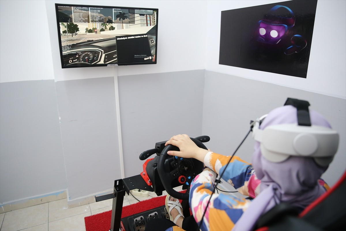 Çukurova Teknokent'te yazılım şirketi kuran girişimci Tarık Arı, direksiyon sınavına girecek...