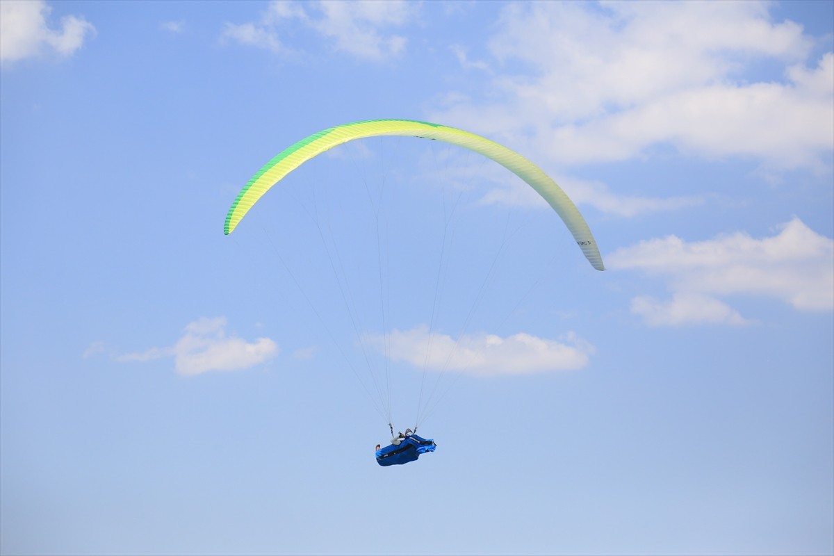 Denizli'nin Çameli ilçesindeki 2 bin 150 rakımlı Yaylacık Dağı'nda düzenlenen 2024 Yamaç Paraşütü...