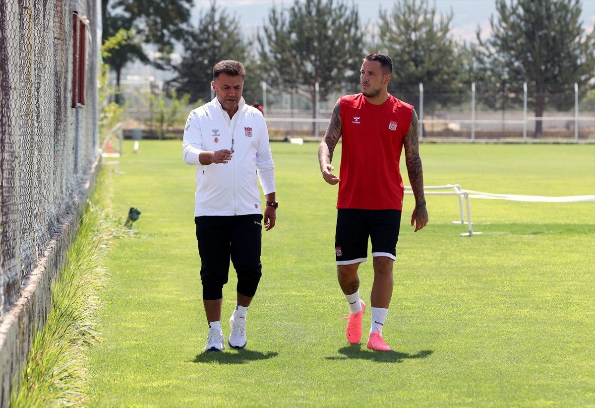 EMS Yapı Sivasspor, Trendyol Süper Lig'in ilk haftasında sahasında Trabzonspor ile yapacağı maçın...