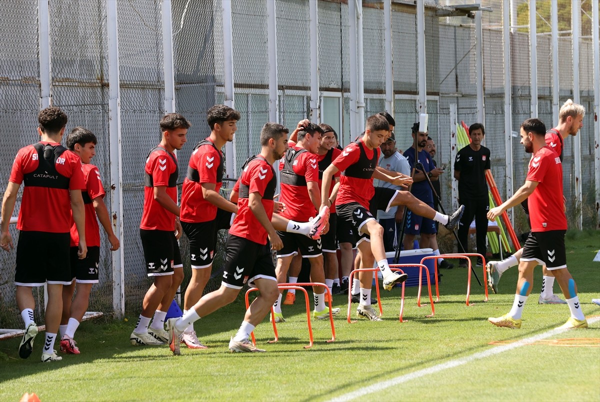 EMS Yapı Sivasspor, Trendyol Süper Lig'in ilk haftasında sahasında Trabzonspor ile yapacağı maçın...