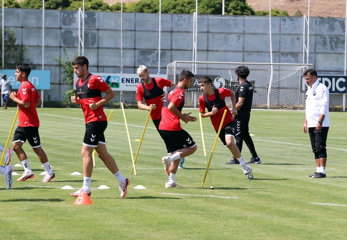 EMS Yapı Sivasspor, Trendyol Süper Lig'in ilk haftasında sahasında Trabzonspor ile yapacağı maçın...