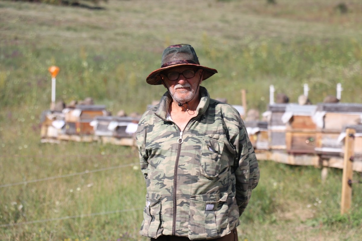 Erzurum'da, kovanlarının bulunduğu Güzelova Yaylası'nda, kovanlarının bulunduğu bölgedeki evinde...