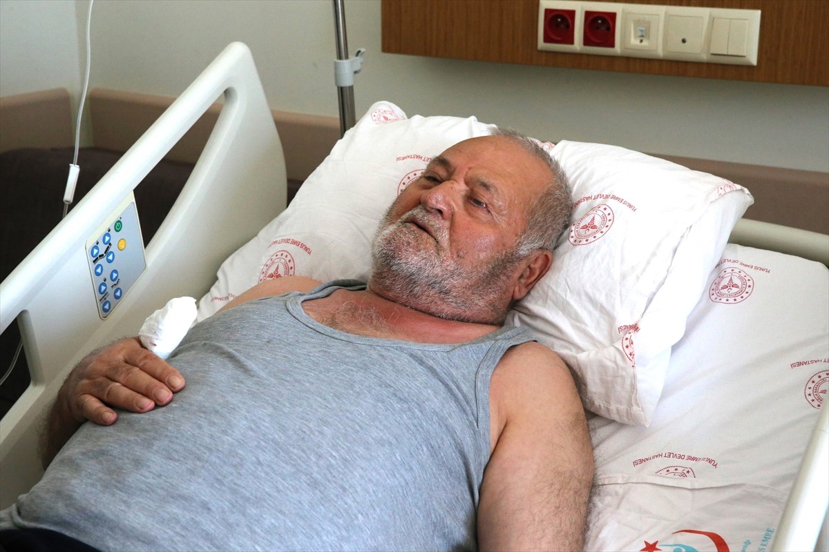 Eskişehir'in Tepebaşı ilçesindeki bir çay bahçesinde önceki gün maskeli saldırganın bıçaklı...