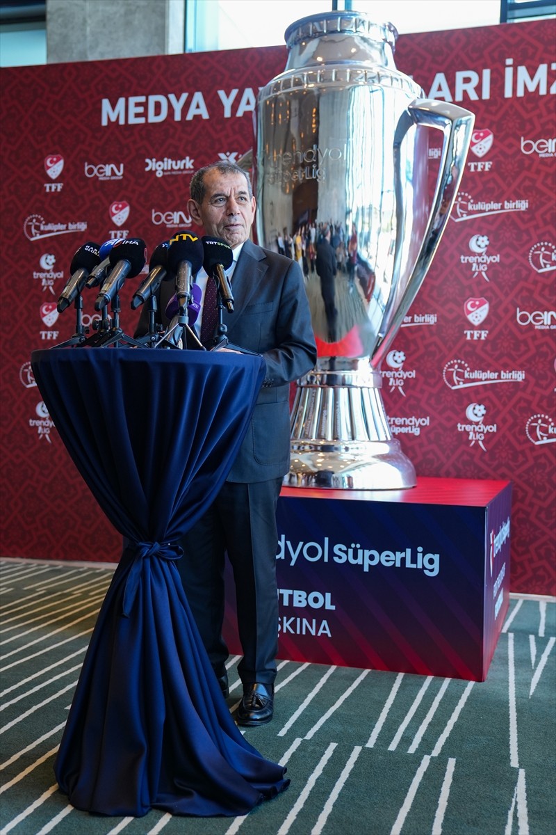 Galatasaray Kulübü Başkanı Dursun Özbek, Türkiye Futbol Federasyonu (TFF) ile beIN Medya Grup...